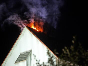 Großeinsatz im Landkreis Forchheim: Starke Rauchentwicklung nach Gasverpuffung bei einer Mühle in Draisendorf. Foto: News 5/Herse