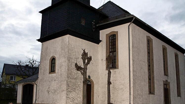 Die kleine Kirche inmitten des Ortes ist eines der ältesten Gebäude der 400 Jahre alten Gemeinde Titschendorf. Foto: Michael Wunder