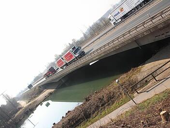 Die Trubbachbrücke wird bis September erneuert. Foto: Roepert