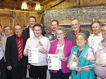 Beim Jubil&auml;um "40 Jahre Ski- und Grasskiclub Frankenwald e.V. Kronach" wurden acht Gr&uuml;ndungsmitglieder in der Rosenbergalm ausgezeichnet. Foto: privat
