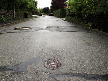Der Tannenweg im Weitramsdorfer Ortsteil Weidach ist in einem schlechten Zustand. Foto: Bettina Knauth