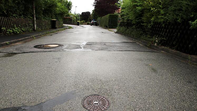 Der Tannenweg im Weitramsdorfer Ortsteil Weidach ist in einem schlechten Zustand. Foto: Bettina Knauth