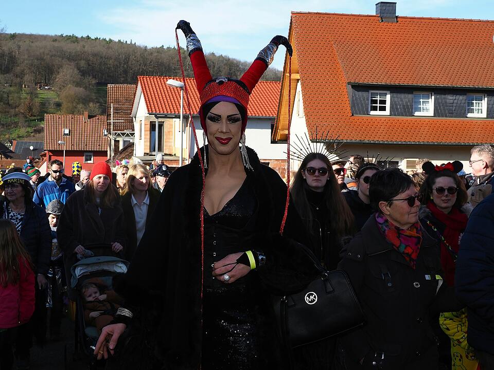 Buntes Faschingstreiben lockte tausende Besucher an.