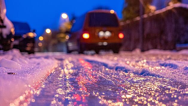 Autofahren wird zur Rutschpartie - DWD warnt vor "markanter Gl&auml;tte"