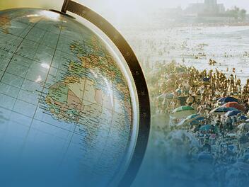 Millionen Menschen reisen um die Welt, erobern die sch&ouml;nsten  Str&auml;nde und St&auml;dte. Doch die Lieblingsreiseziele werden von Touristen geradezu &uuml;berrannt, sie versuchen sich zu wehren.