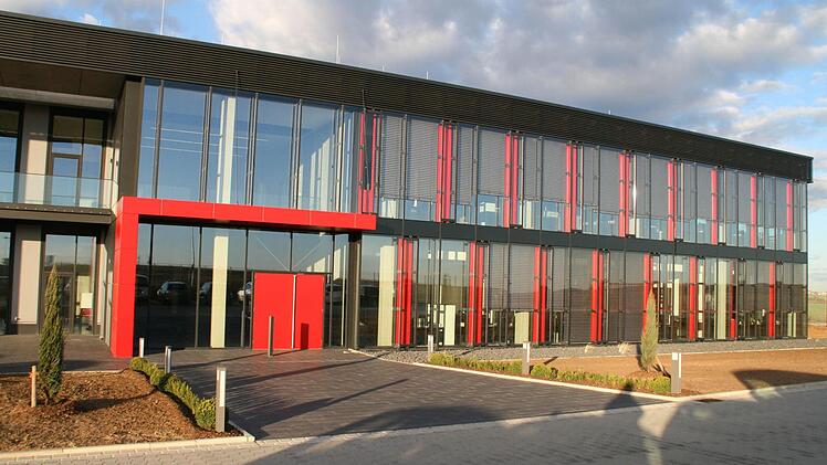 Das neue Firmengebäude im Gewerbepark an der Oerlenbacher Autobahnauffahrt. Foto: Sigismund von Dobschütz
