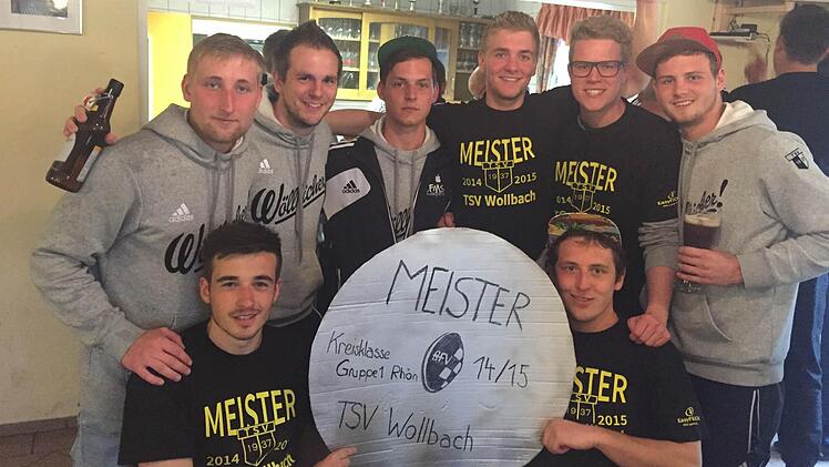 Party mit Meisterschale.