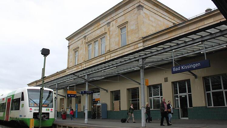 In absehbarer Zeit wird die Bahn AG das Empfangsgebäude Bad Kissingen zum Verkauf anbieten. Foto: Thomas Mäuser