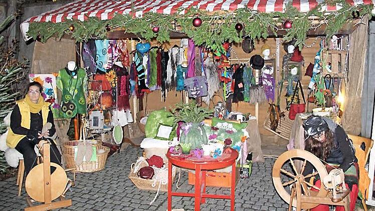 Am Freitag um 17 Uhr wird "Kulmbach im Advent" offiziell er&ouml;ffnet. Selbst gemachte Leckereien, weihnachtliche Dekoartikel, filigranes Kunsthandwerk, Musik und tolle Aktionen warten am ersten Adventswochenende auf die Besucher. Foto: Stadt Kulmbach