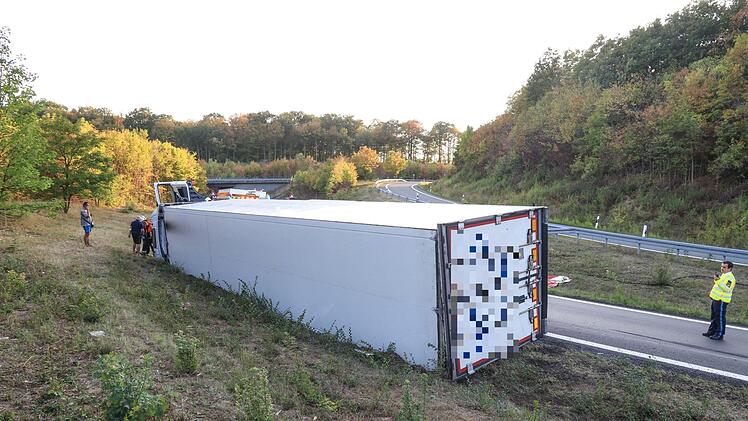 Zwei Menschen wurden bei dem Unfall verletzt. Foto: NEWS5 / Merzbach