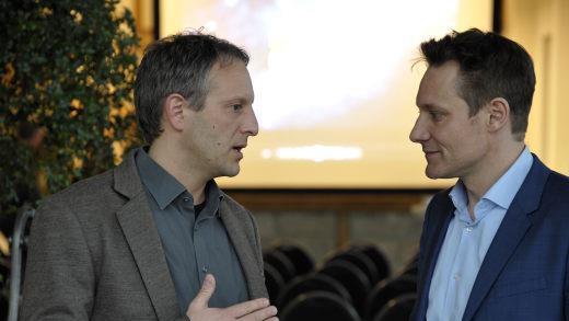 Ludwig Hartmann im Gespräch  mit Mario Münch (links).