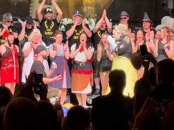 Hof: Noch ein Heiratsantrag auf der Bühne - und die Freunde filmten alles mit