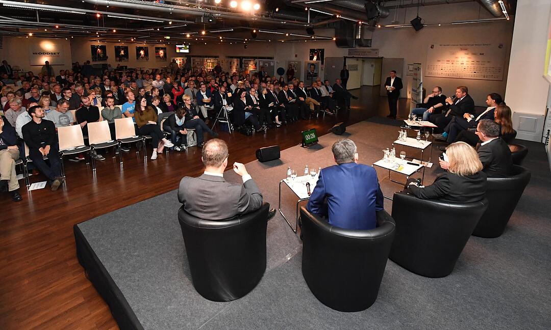 Podiumsdiskussion zur Bundestagswahl in der Brose Arena in Bamberg