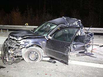 Bei einem schweren Verkehrsunfall auf der A9 bei Helmbrechts hat ein 34-j&auml;hriger Mann sein Leben verloren.Foto: NEWS5 / Fricke