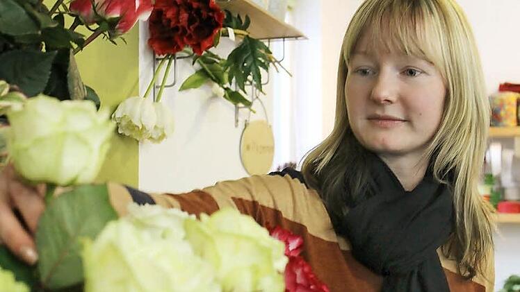 Maria Ponsel weiß, welche Bedeutung bestimmte Farben haben - einzig die Kunden fragen nicht mehr danach.  Fotos: Martin Kreklau