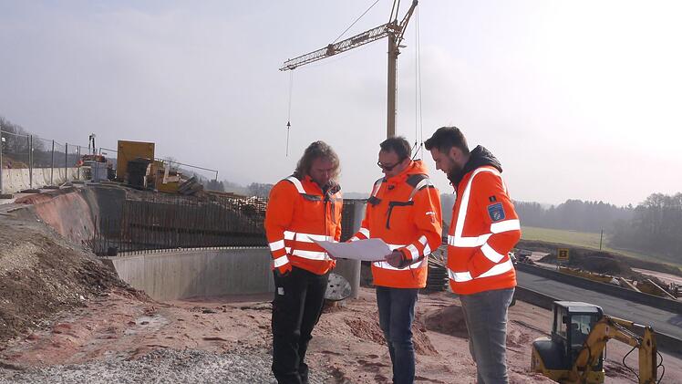 Richard Barth, Roland Daum und  Christoph Krüglein (von links) bei der Baustellenbesprechung.