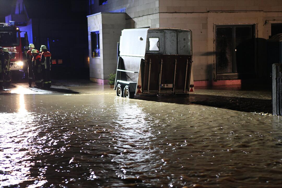 Hochwasser in Franken: In der Nacht zum Freitag kam es in Ansbach zu teils schweren Überschwemmungen