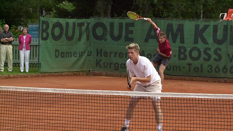 Gewannen im Jahr 2005 das Herren-Doppel: Tobias Fröhling (vorne) und Dominik Kiesel vom TC RW Bad Kissingen. Foto: Oliver Kleinhenz