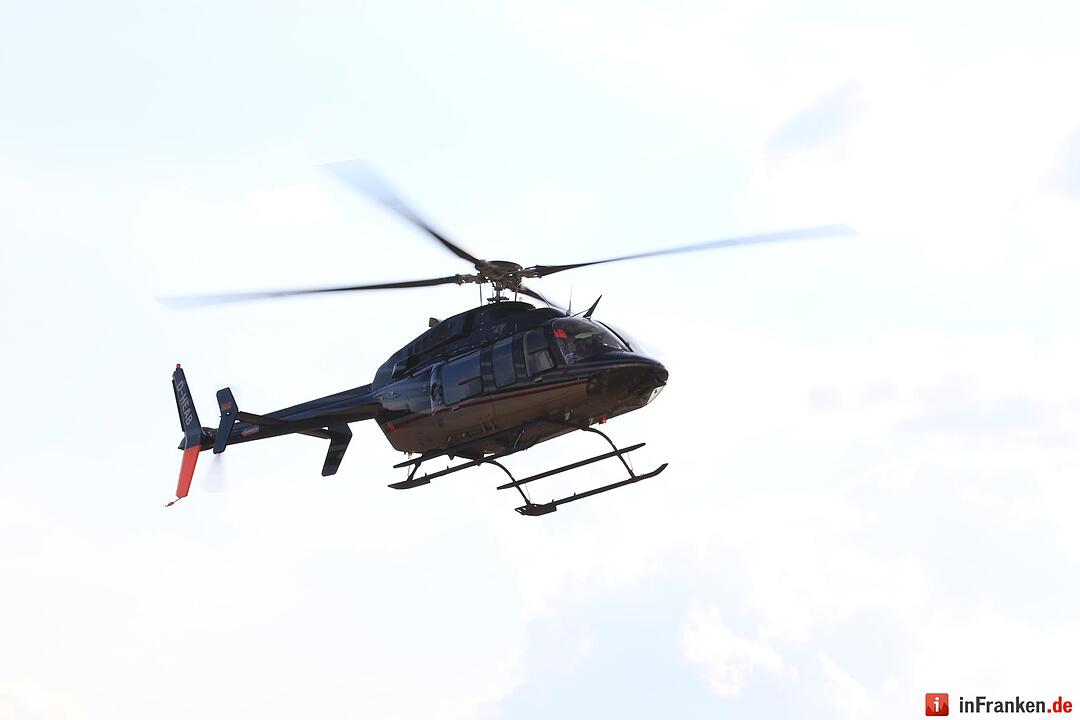 Jerry fliegt mit dem Stau-Schrauber zur Geburt seines Sohnes nach Bamberg