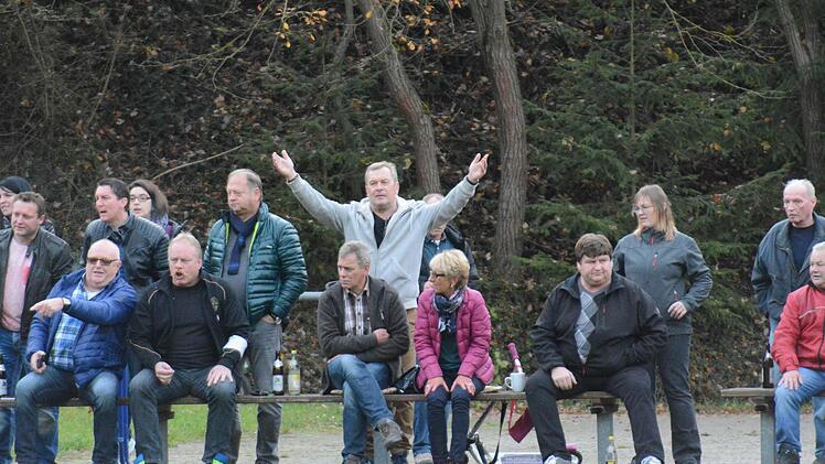 Schnappschuss vom Spiel der Woche in Obereschenbach. Foto: ssp