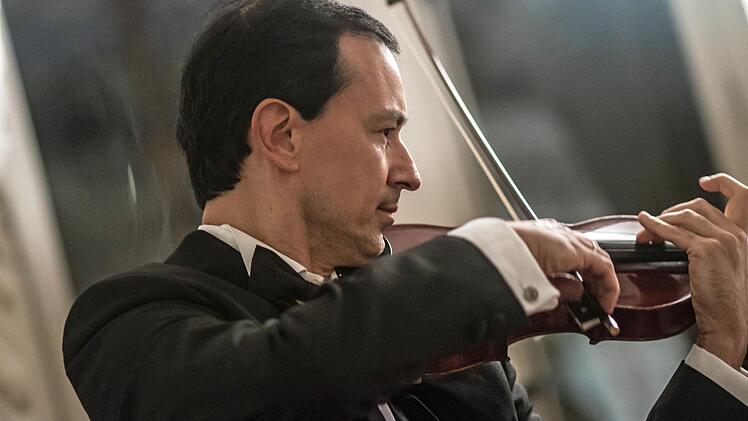 Artur Medvedev (Violine) beim Festival "Russischer Herbst" im Riesensaal der Coburger EhrenburgFoto: jochen Berger