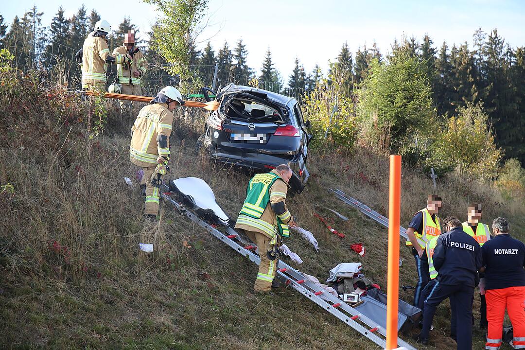 Tödlicher Unfall im Kreis Hof: Mehrmals auf A9 überschlagen