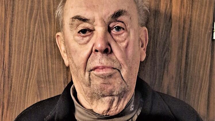30 Jahre lang fuhr der Pressiger Bundesbahn-Lokf&uuml;hrer Peter B&auml;r &uuml;ber die Grenze nach Probstzella. Seine Eindr&uuml;cke wurden in der Zeitschrift "Bahn-Extra" 2011 festgehalten.  Foto: Gerd Fleischmann