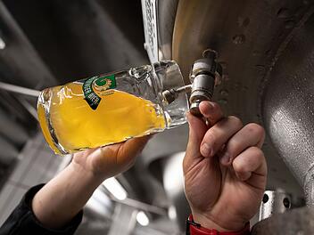Ein kühles Bier löscht nicht nur den Durst, sondern hilft auch im Haushalt.