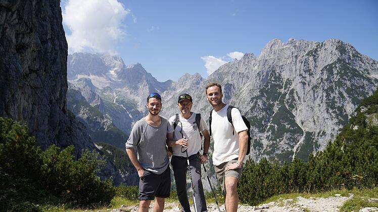 Leon Windscheid (rechts) ging mit Felix (links) und Christian Neureuther auf Bergtour.