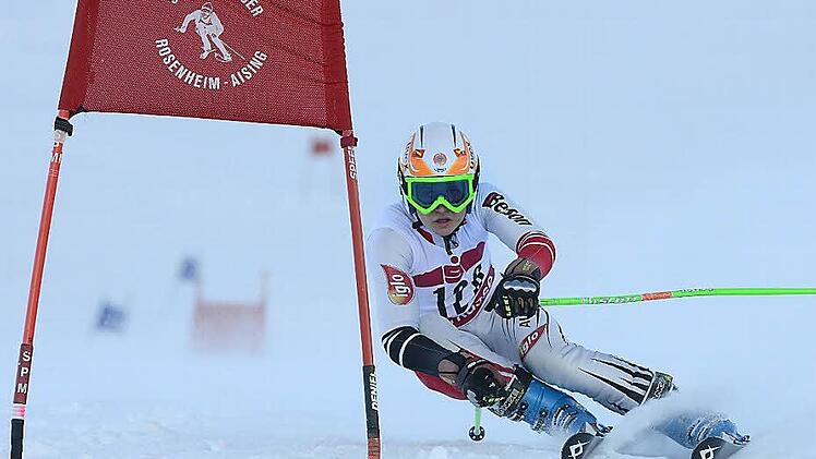 Jacob Schramm aus Eppenreuth (Landkreis Kulmbach) gewinnt zwei Schülerrennen in Scheffau (Tirol). Damit sichert er sich den Startplatz beim Deutschen Schülercup auf der berühmten Kandahar-Abfahrt in Garmisch-Partenkirchen. Foto: Markus Datzer