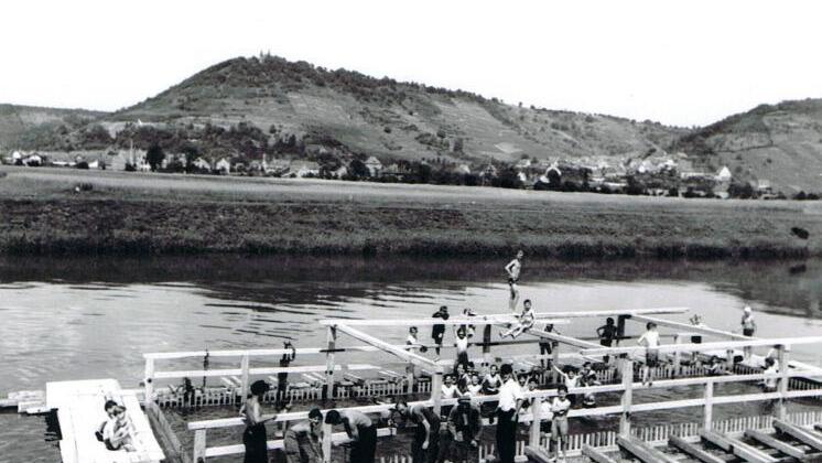 Der ehemals "abgesteckte Badeplatz" im Main bei Zeil erfreute sich ab 1851 großer Beliebtheit. Foto: Hallenbadverein