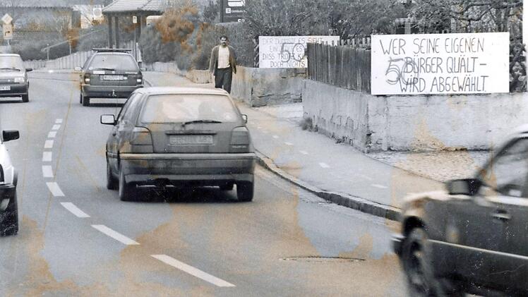 Der Protest aus Niederndorf mit der Forderung nach Tempo 30 währt Jahrzehnte. Unser Foto ist vom Dezember 1995.  Foto: FT-Archiv