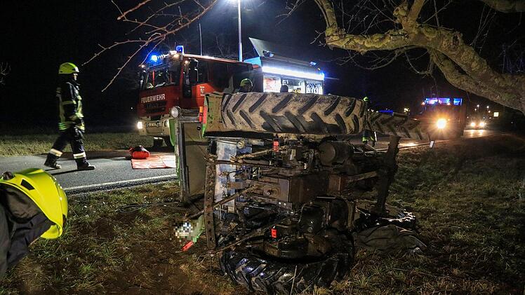 Bei Grettstadt kam es am Dienstagnachmittag zu einem schweren Unfall mit Traktor. Foto: NEWS5 / Merzbach