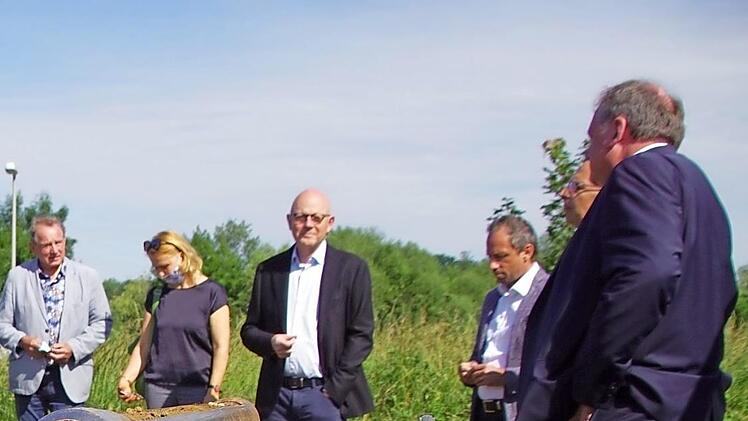 Weil das Thema Bodenbeschaffenheit eine wichtige Rolle für Bauherren, Bauwirtschaft und in Sachen Umweltschutz einnimmt, wohnten etliche Vertreter aus verschiedenen Bereichen dem Projektstart bei.