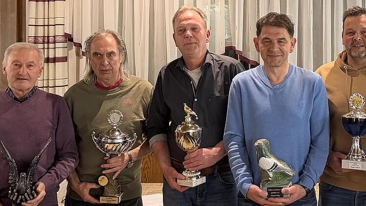 Sportreferent G&uuml;nter Scheuring ehrt die Vereinsmeister aus M&uuml;nnerstadt und Wermerichshausen Karl Bauer, Peter Emes, Klaus Kr&auml;mer, Oskar Denner, Bernd T&uuml;chert und Werner Mauer