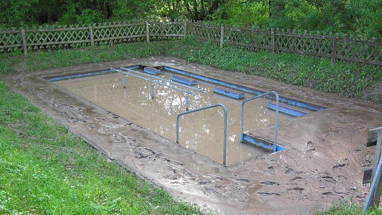 Bis auf Weiteres ist das Kneipp-Becken in Ketschendorf unbenutzbar.  Foto: Dorothea Schaal