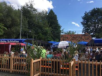 Viele Besucher zog das diesj&auml;hrige Backofenfest des Obst- und Gartenbauvereins Bad Br&uuml;ckenau an. Und sie waren begeistert. Foto: Monika Wiesner