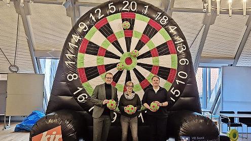 V.l.: Felix Fietzeck (Filialbereichsleiter VR Bank Bamberg-Forchheim), Ursula Albuschkat (Geschäftsführerin und Kreisjugendpflegerin Forchheim), Thomas Wilfling (KJR-Vorsitzender).