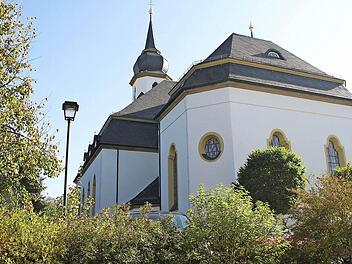 Die Kirche in Ebensfeld steht auf den Fundamenten mehrerer Vorgängerbauten.  Fotos: Gerda Völk