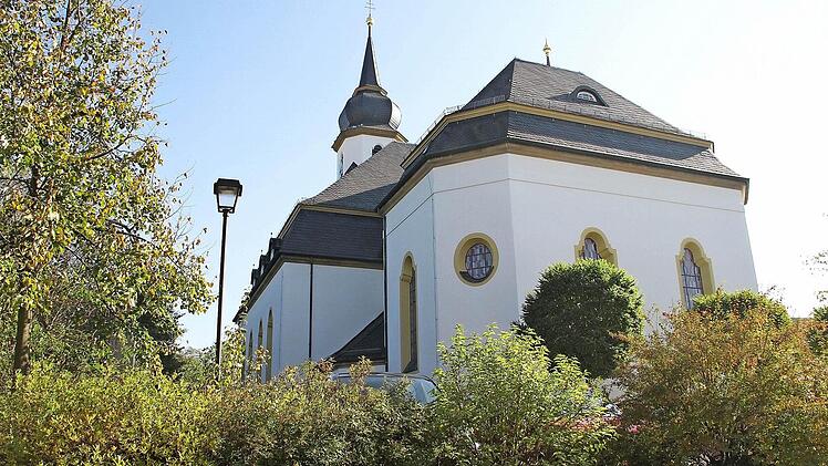 Die Kirche in Ebensfeld steht auf den Fundamenten mehrerer Vorgängerbauten.  Fotos: Gerda Völk