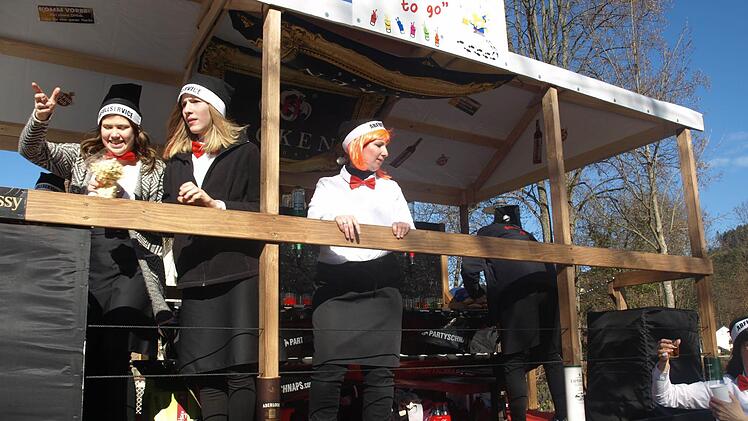 Impressionen vom Faschingstreiben in Steinwiesen. Foto: Susanne Deuerling