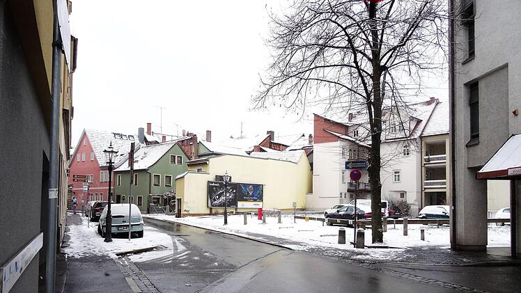 Hinter dem Parkhaus Post befindet sich derzeit ein kleiner Parkplatz. Foto: Jochen Berger
