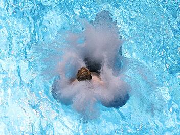 Rothenburg ob der Tauber: Frau nach Badeunfall in Krankenhaus