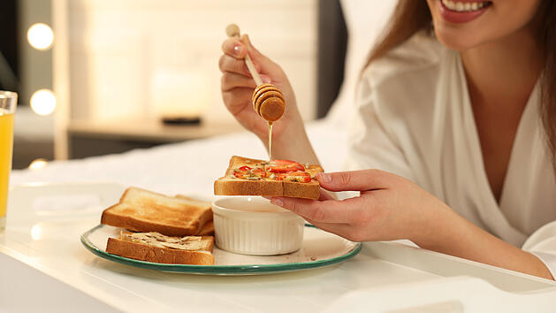 Honig besteht zu 80 Prozent aus Zucker. Ist er trotzdem gesund?