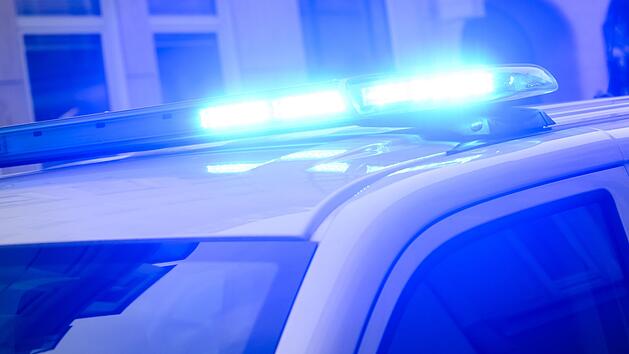 Spektakul&auml;rer Unfall auf B19 bei W&uuml;rzburg: VW fliegt durch die Luft