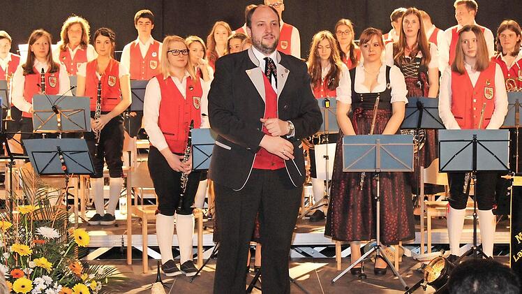 Das Nachwuchsorchester des Musikvereins bestritt unter Leitung von Nikolaus Huber den ersten Teil des Jahreskonzerts.