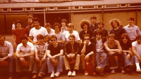 Der Sportleistungskurs des Abiturjahrganges 1979 mit Autor Ralf Kestel (vordere Reihe, Dritter von rechts) Foto: privat