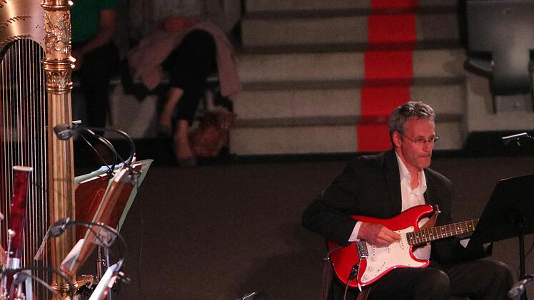 Handball-Sinfonie lautete das Motto eines Gemeinschaftsprojekts zwischen dem Landestheater und dem HSC 2000 Coburg in der HUK-Arena.Foto: Jochen Berger