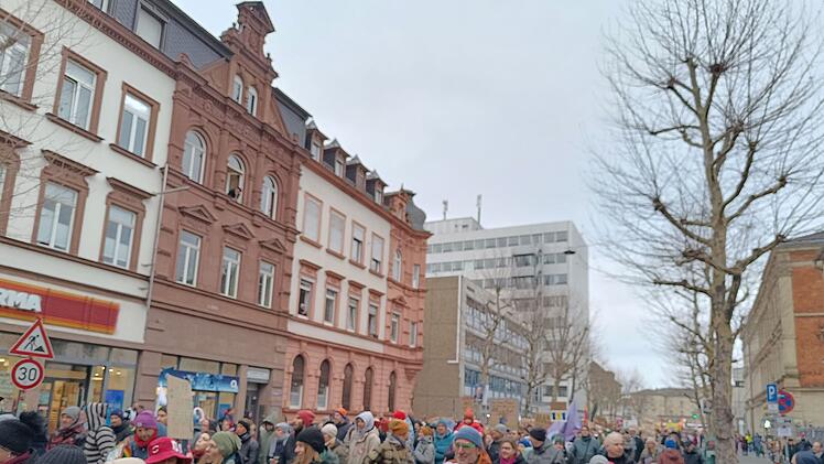 Große Demo in Bamberg: Tausende Menschen ziehen durch die Straßen