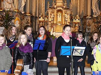 Die Kinder- und Jugendsinggruppe "Sterntaler" gab zum zehnjährigen Bestehen ein Konzert. Als Solistin überzeugte Elisa Keul, die als einzige Sängerin von Anfang an dabei ist. Foto: Jana Keul